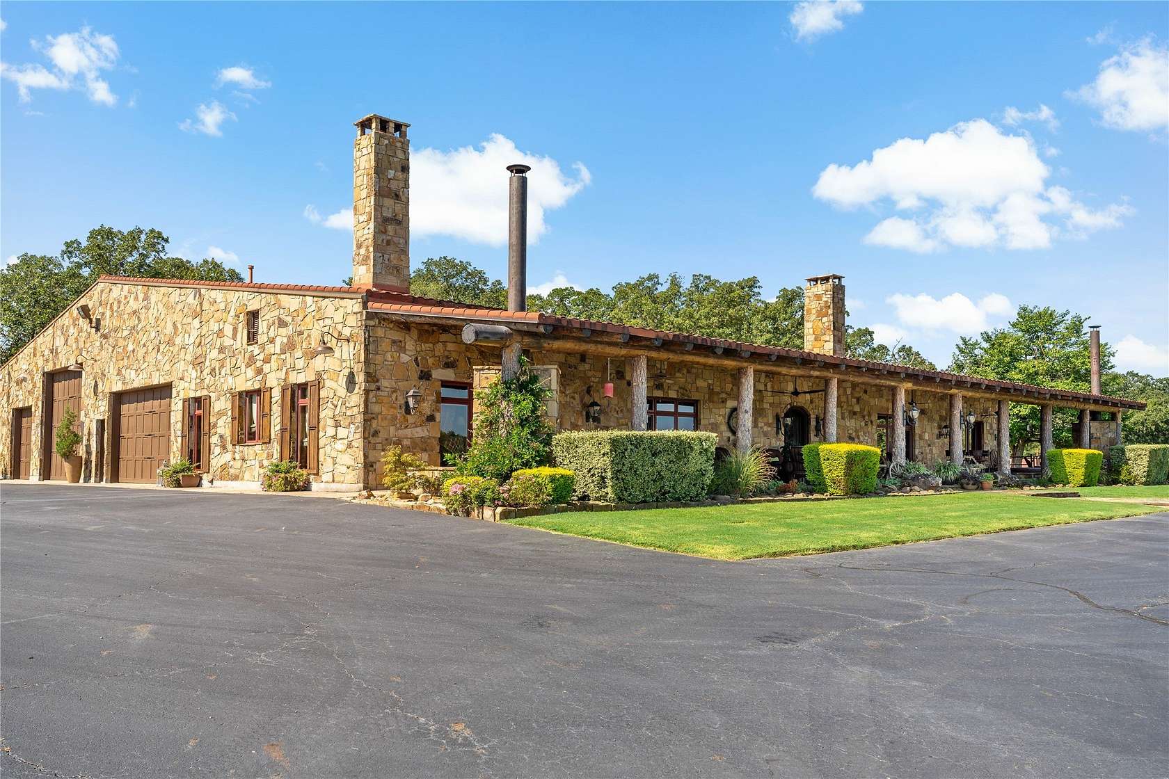 292 Acres of Land with Home for Sale in Sumner, Texas