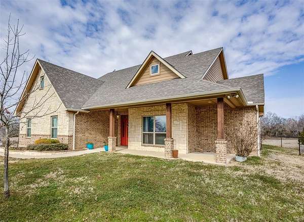 3 Acres of Residential Land with Home for Sale in Farmersville, Texas