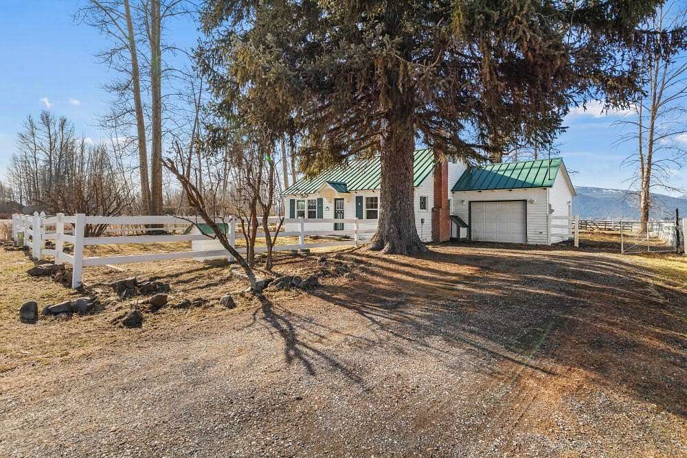 2.14 Acres of Land with Home for Sale in Fort Klamath, Oregon