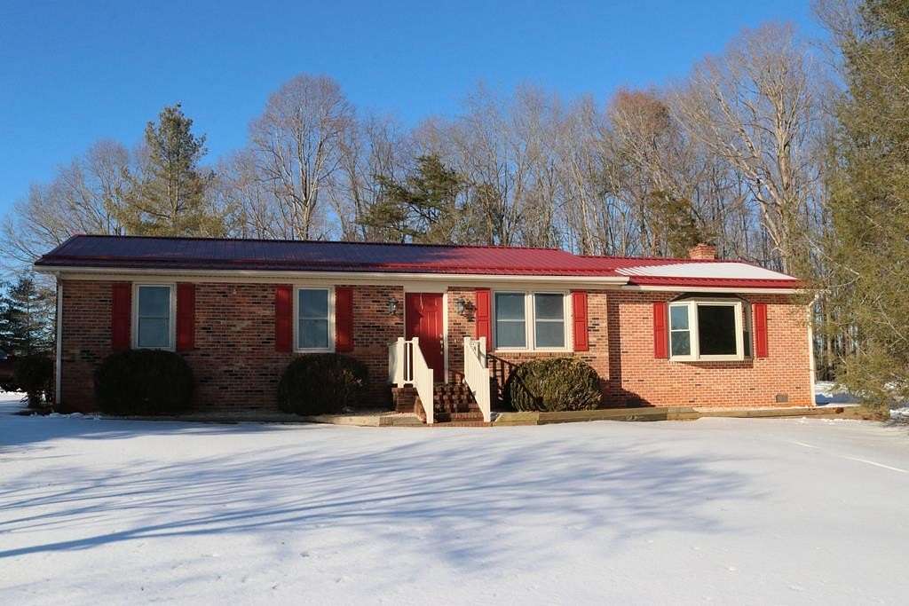 3 Acres of Residential Land with Home for Sale in Dillwyn, Virginia