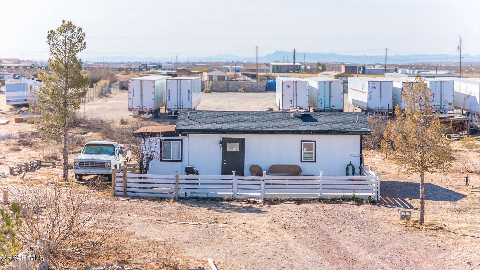 1.33 Acres of Residential Land with Home for Sale in El Paso, Texas