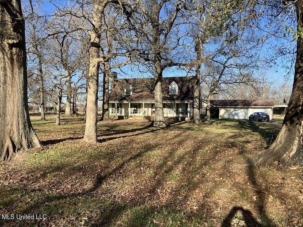 3.12 Acres of Residential Land with Home for Sale in Vidalia, Louisiana