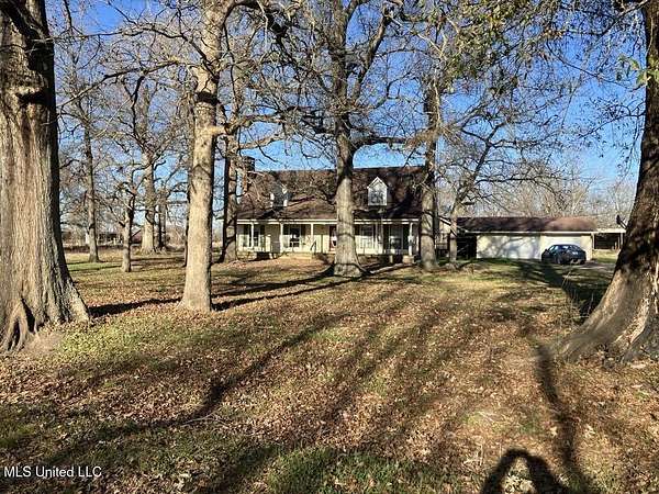 3.12 Acres of Residential Land with Home for Sale in Vidalia, Louisiana