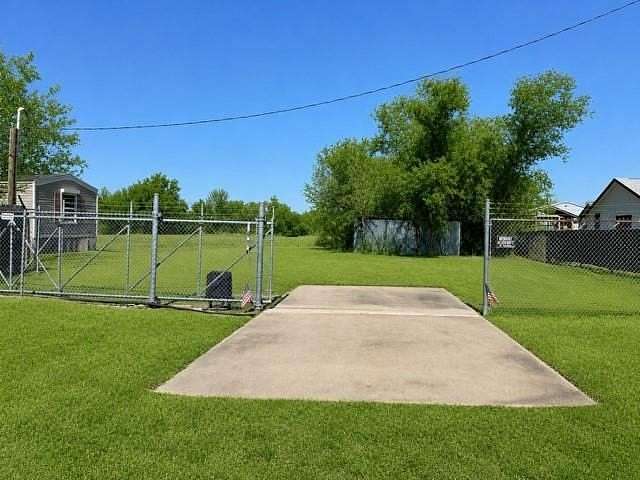 2.1 Acres of Improved Mixed-Use Land for Sale in Pasadena, Texas