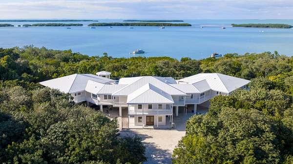 5.82 Acres of Residential Land with Home for Sale in Upper Matecumbe Key, Florida