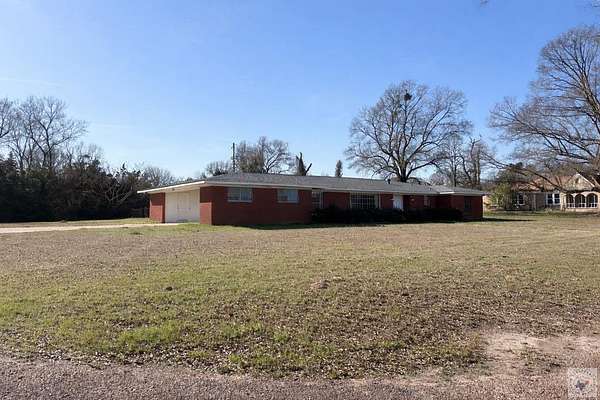 3.67 Acres of Residential Land with Home for Sale in Atlanta, Texas