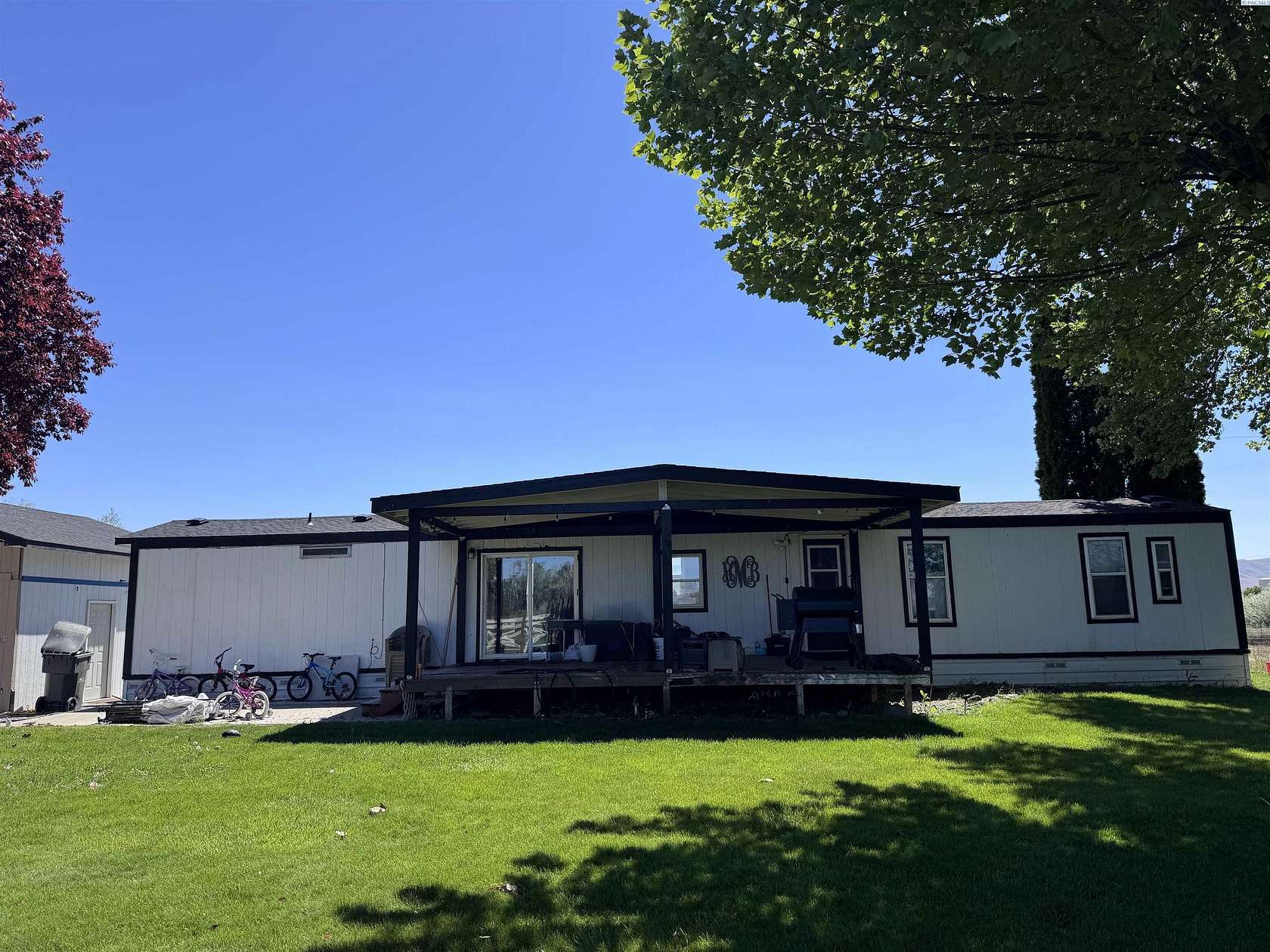 2.5 Acres of Land with Home for Sale in Prosser, Washington