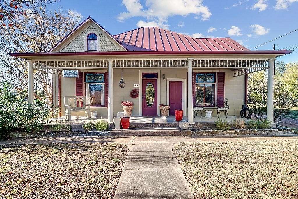 0.13 Acres of Mixed-Use Land for Sale in Fredericksburg, Texas