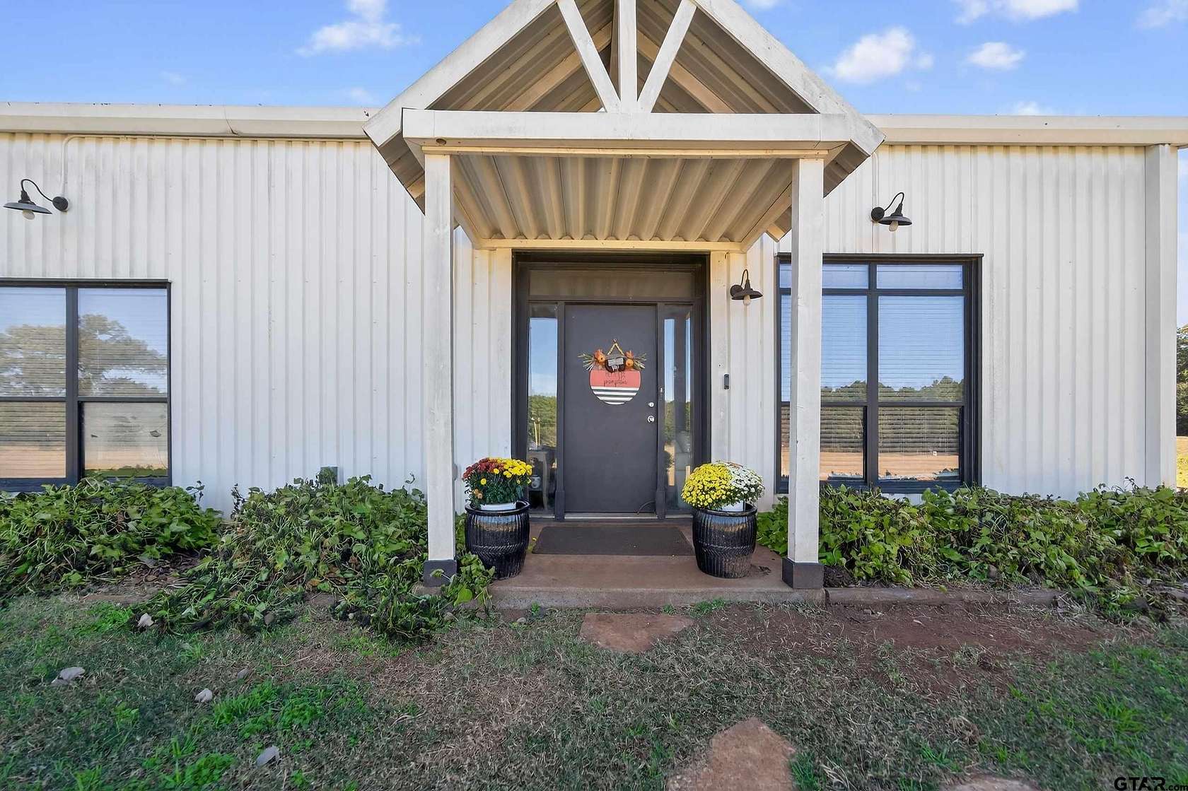 7.6 Acres of Residential Land with Home for Sale in Tyler, Texas