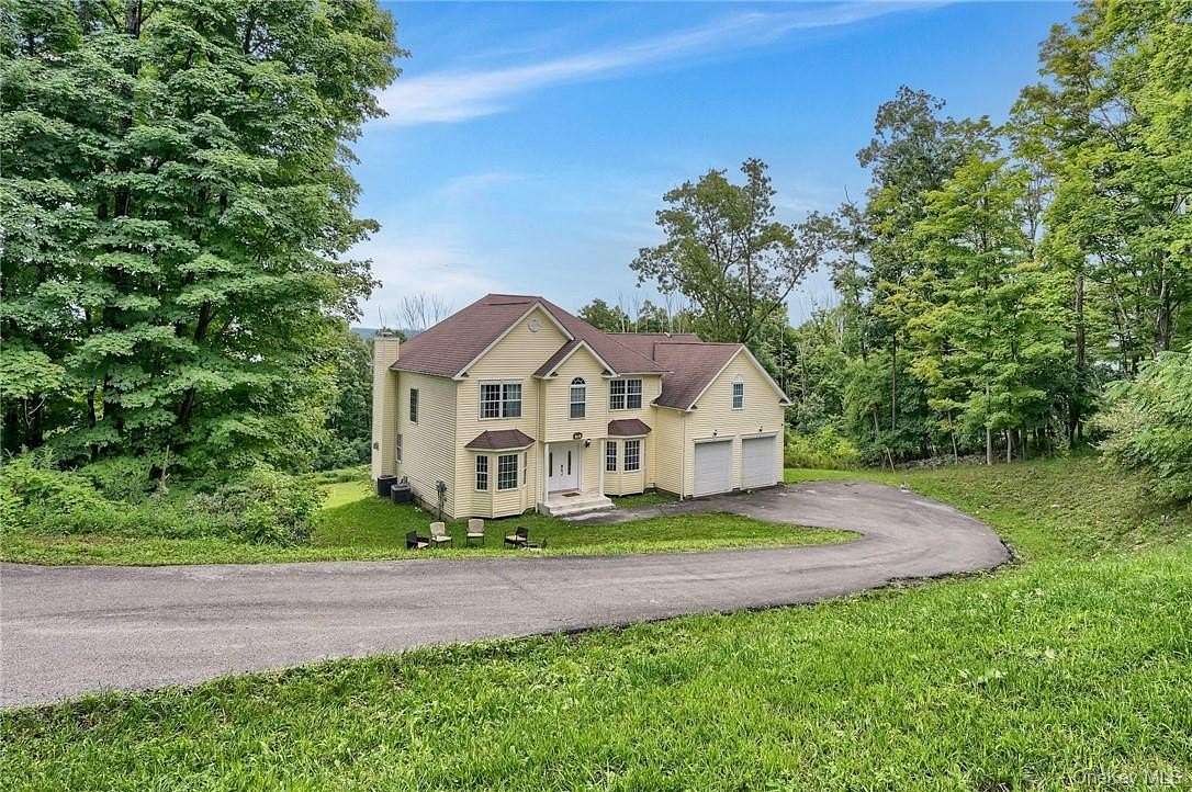 3.27 Acres of Residential Land with Home for Lease in Bloomingburg, New York