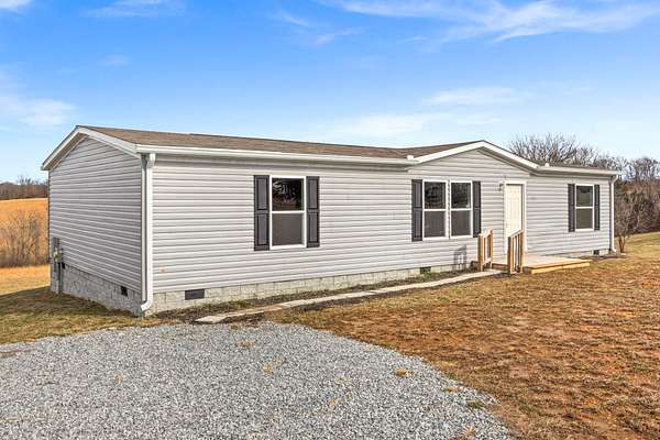 5.1 Acres of Residential Land with Home for Sale in Westmoreland, Tennessee