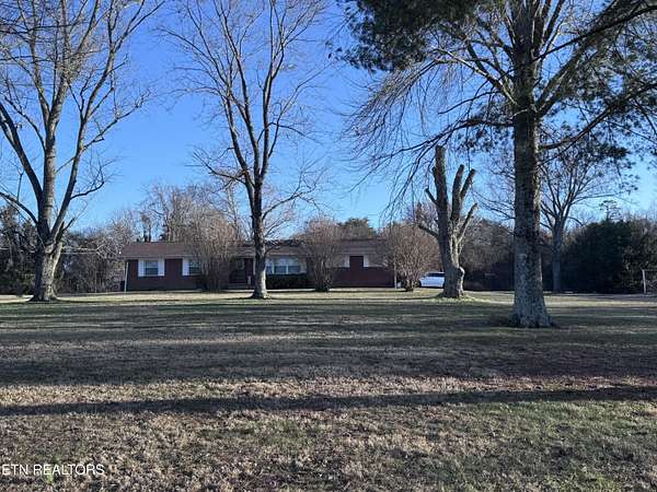 2 Acres of Residential Land with Home for Lease in Friendsville, Tennessee