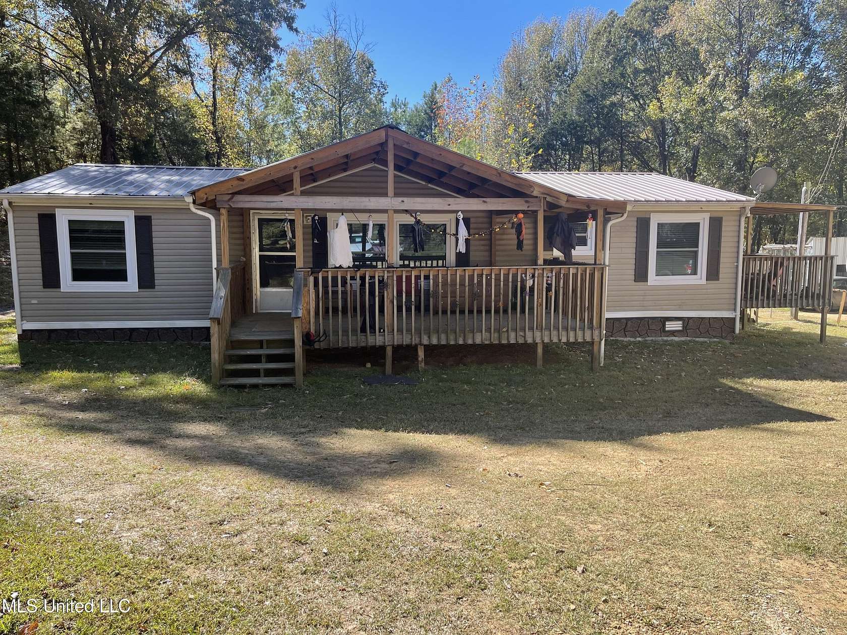 2.7 Acres of Residential Land with Home for Sale in Coldwater, Mississippi