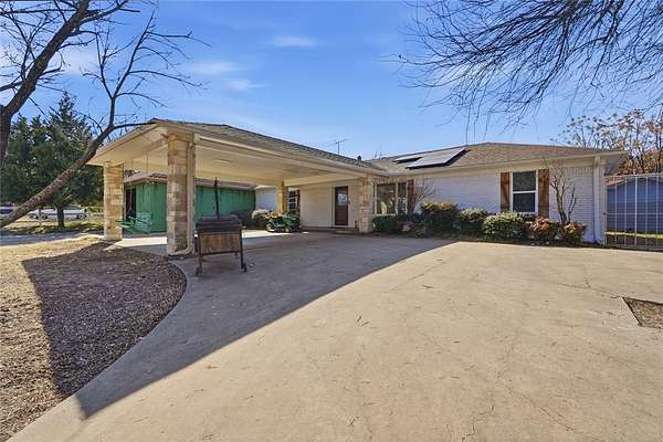 1.53 Acres of Land with Home for Sale in Mesquite, Texas