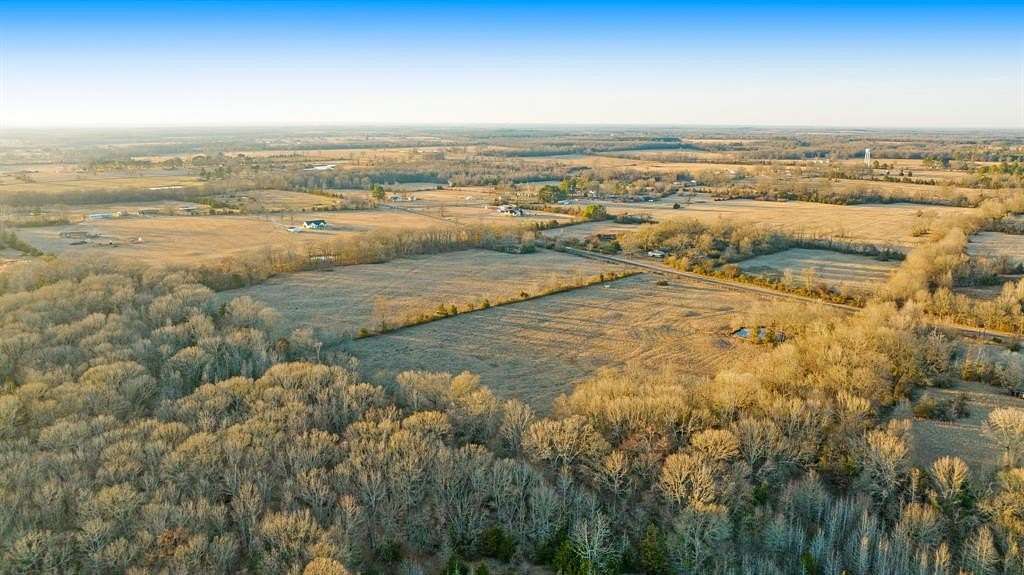 5 Acres of Land for Sale in Avery, Texas