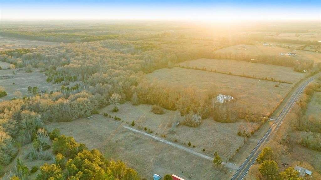 5 Acres of Land for Sale in Avery, Texas