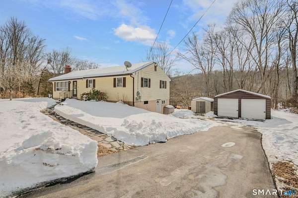 2.3 Acres of Residential Land with Home for Sale in Bozrah Town, Connecticut