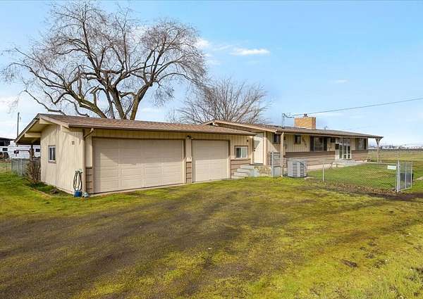 5 Acres of Land with Home for Sale in Central Point, Oregon