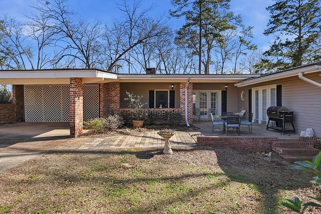 8.34 Acres of Land with Home for Sale in Albany, Georgia