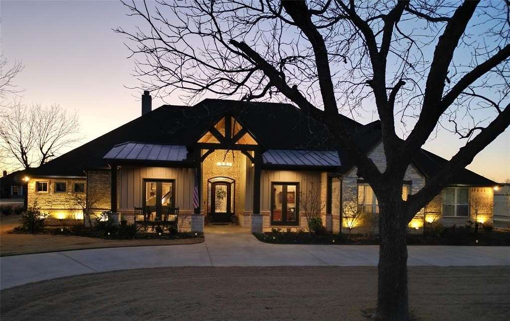 1.6 Acres of Residential Land with Home for Sale in Granbury, Texas