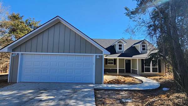 5 Acres of Residential Land with Home for Sale in Athens, Texas