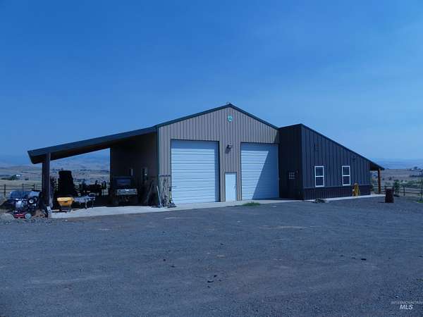 14.3 Acres of Land with Home for Sale in Mesa, Idaho