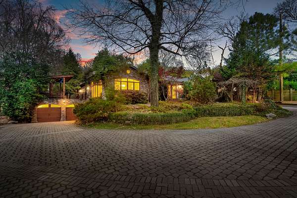 2.39 Acres of Residential Land with Home for Sale in Brentwood, Tennessee