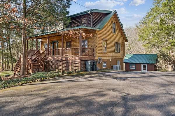 11 Acres of Recreational Land with Home for Sale in White Bluff, Tennessee