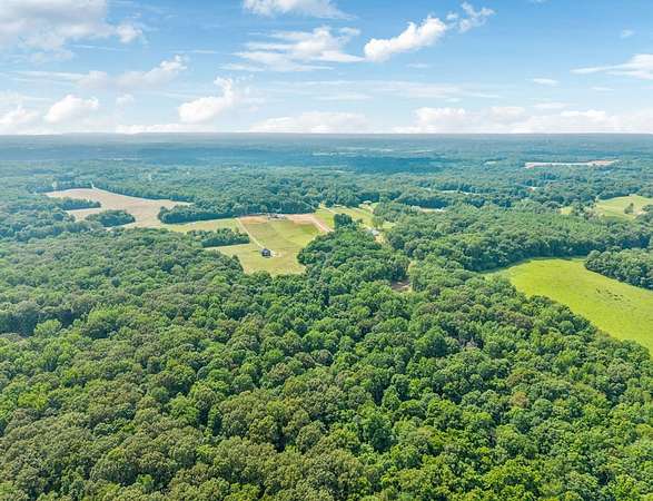 19 Acres of Recreational Land with Home for Sale in Clarksville, Tennessee