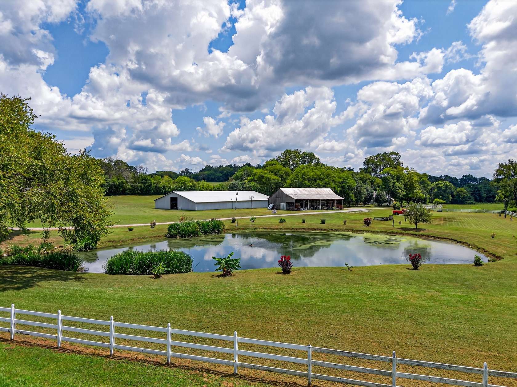 165 Acres of Land with Home for Sale in Fayetteville, Tennessee