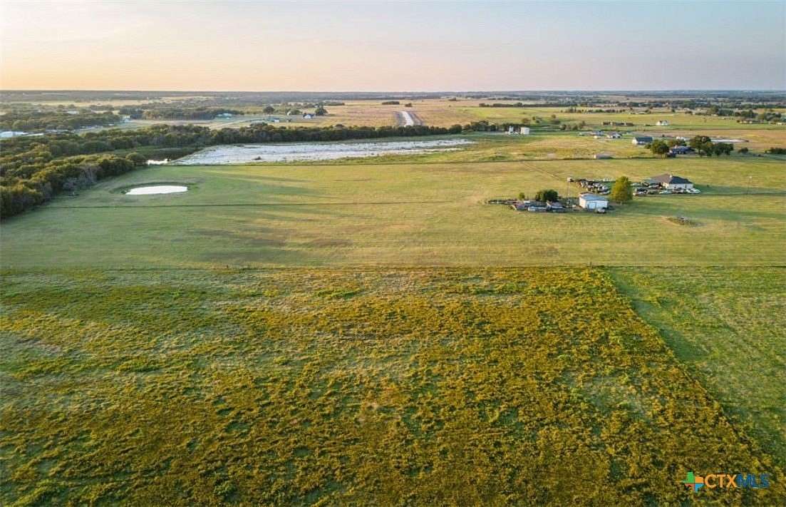 1.2 Acres of Residential Land for Sale in Elm Mott, Texas
