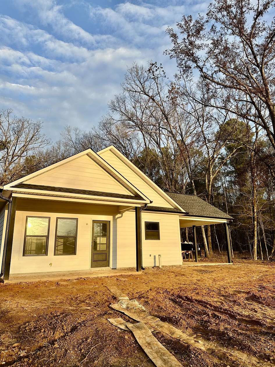 2 Acres of Residential Land with Home for Sale in Nettleton, Mississippi