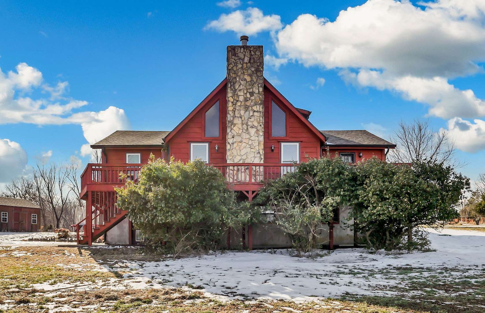 1.66 Acres of Residential Land with Home for Sale in Indian Mound, Tennessee