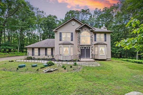 2.15 Acres of Residential Land with Home for Sale in Canadensis, Pennsylvania