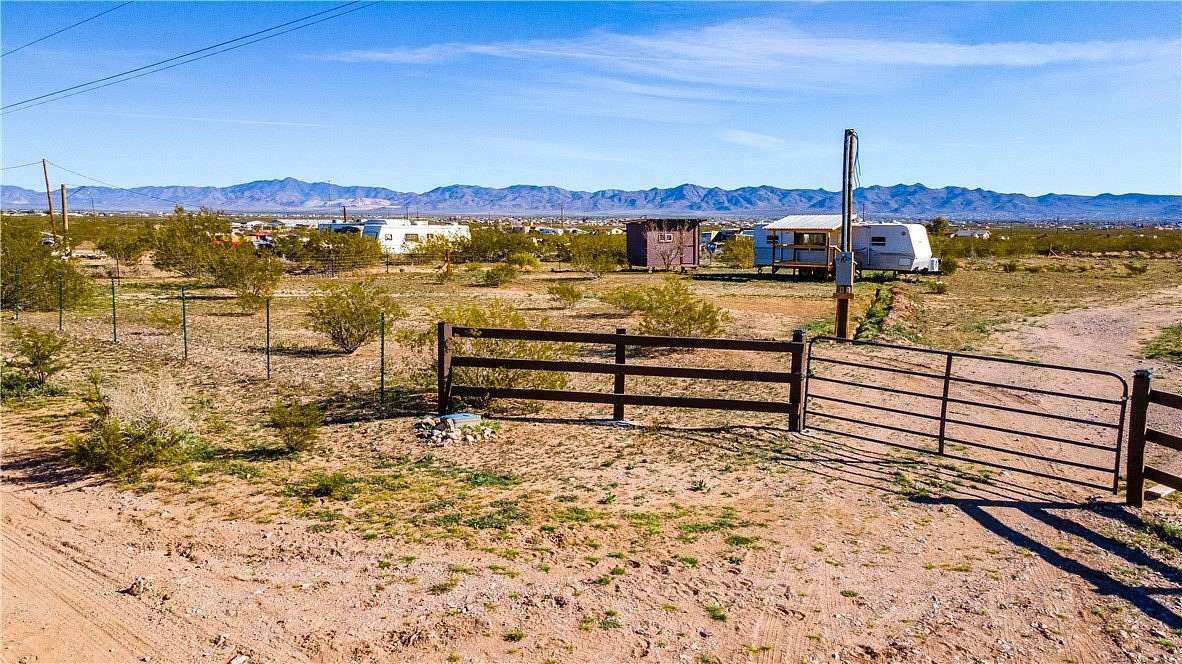 1.17 Acres of Residential Land for Sale in Golden Valley, Arizona