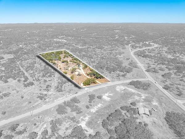 6 Acres of Residential Land for Sale in Hondo, Texas
