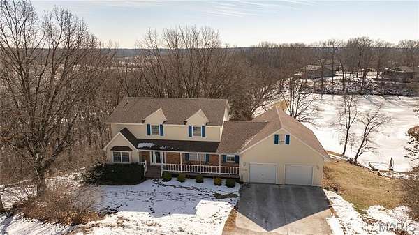 2.16 Acres of Residential Land with Home for Sale in Carlinville, Illinois