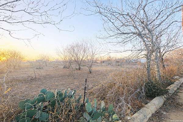 1 Acre of Residential Land for Sale in Pleasanton, Texas