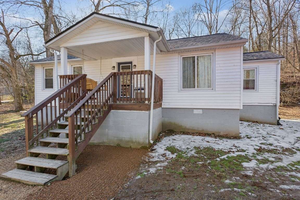 1.9 Acres of Residential Land with Home for Sale in Ashland City, Tennessee