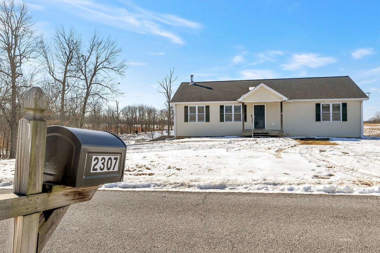 12.5 Acres of Land with Home for Sale in Hopkinsville, Kentucky