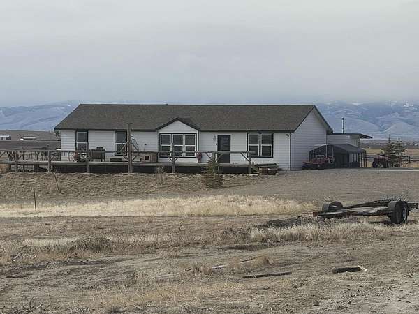 13.8 Acres of Land with Home for Sale in Riverton, Wyoming