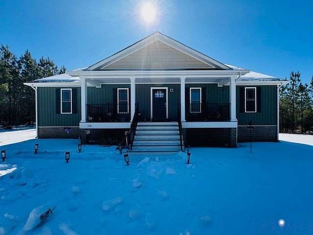 4 Acres of Residential Land with Home for Sale in Louisa, Virginia