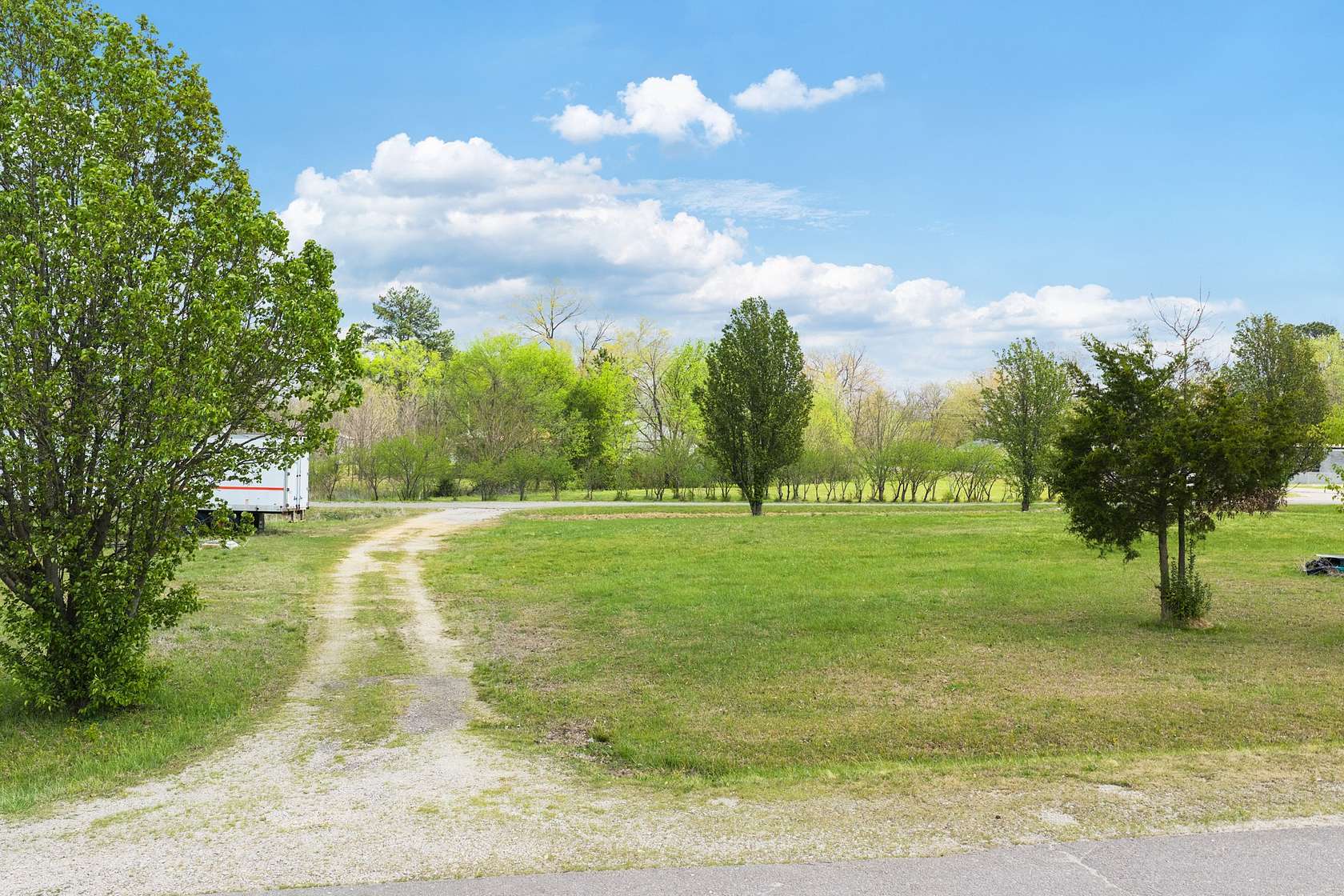 1.15 Acres of Mixed-Use Land for Sale in Parsons, Tennessee