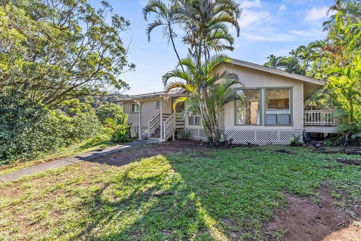 2.8 Acres of Residential Land with Home for Sale in Haʻikū, Hawaii