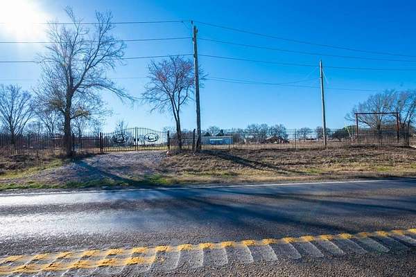 1.15 Acres of Mixed-Use Land for Sale in Gun Barrel City, Texas