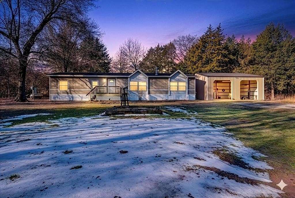 13.3 Acres of Land with Home for Sale in Ivanhoe, Texas