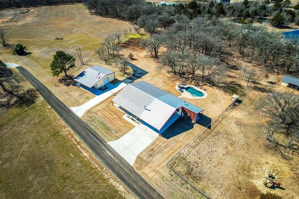 3.79 Acres of Residential Land with Home for Sale in Grandview, Texas