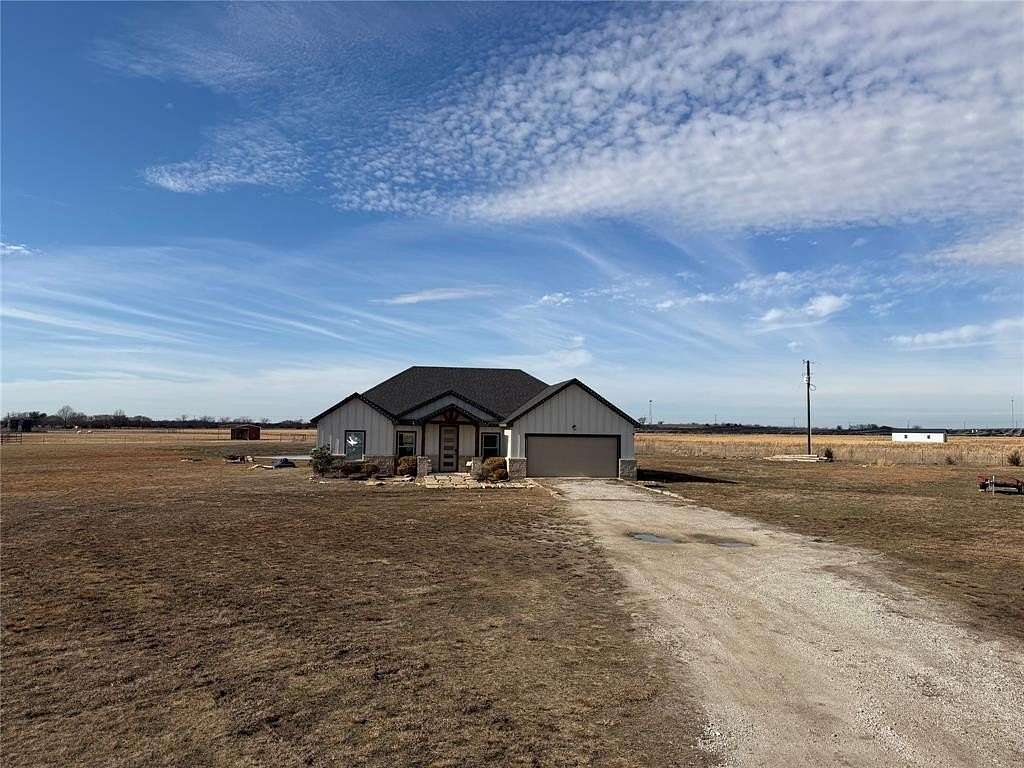 2.2 Acres of Residential Land with Home for Sale in Whitesboro, Texas