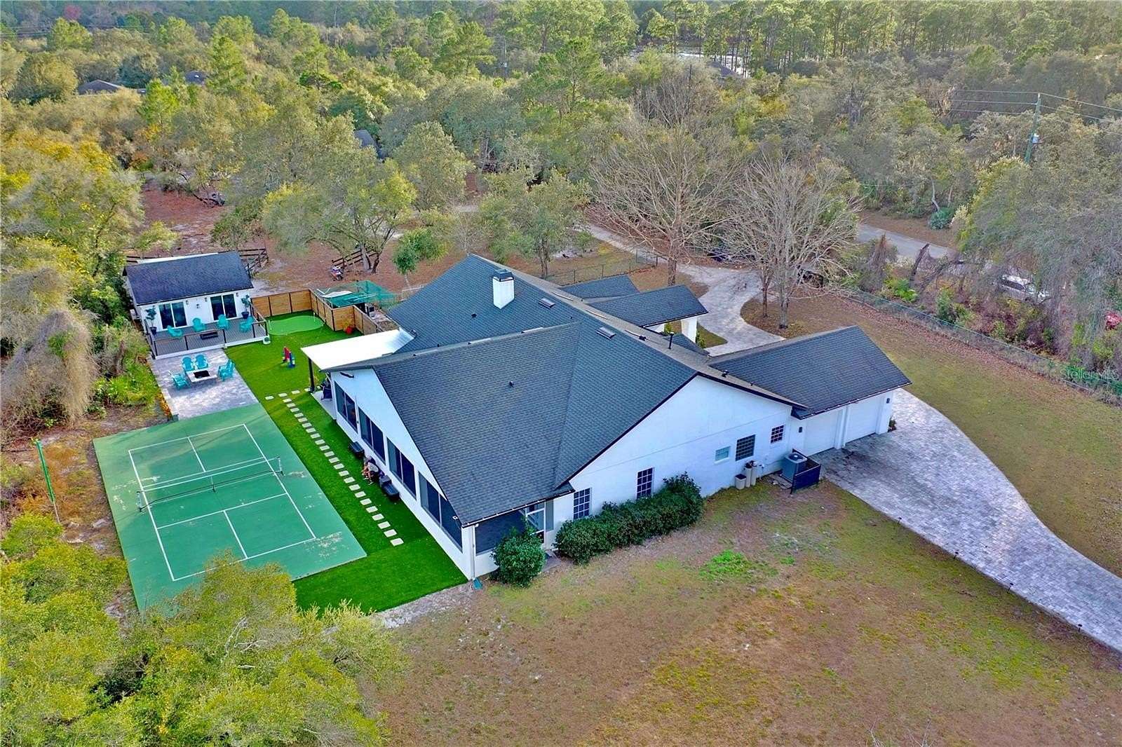 5.1 Acres of Land with Home for Sale in Geneva, Florida