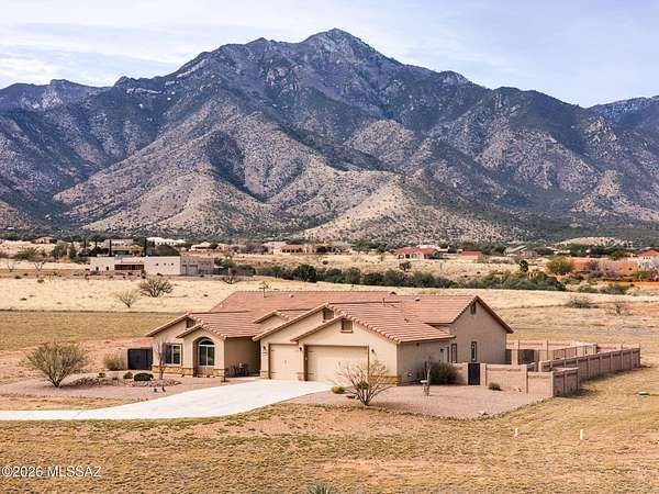 4 Acres of Residential Land with Home for Sale in Hereford, Arizona